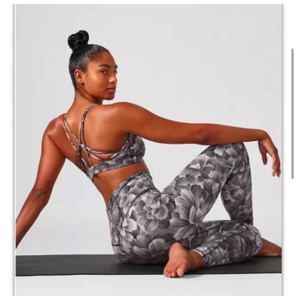 Athleta Solace Bra Textured - Picture 3 of 9